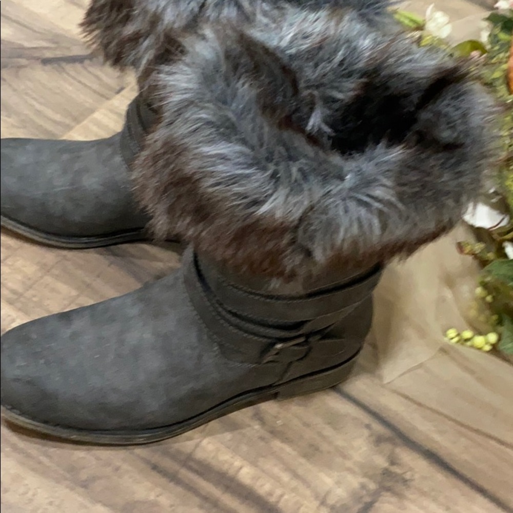Shoes - Picture 2 of 10